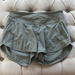 Lululemon grey sage speed up shorts sz 6